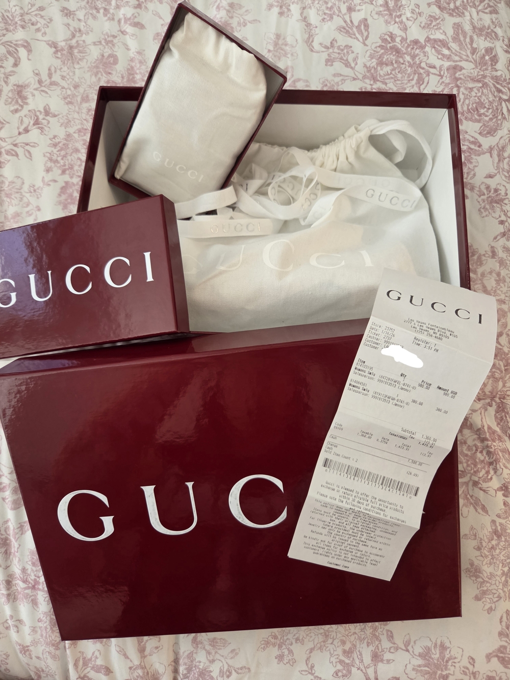 Gucci Small GG Emblem Shoulder Bag And Cardholder - Picture 13 of 14